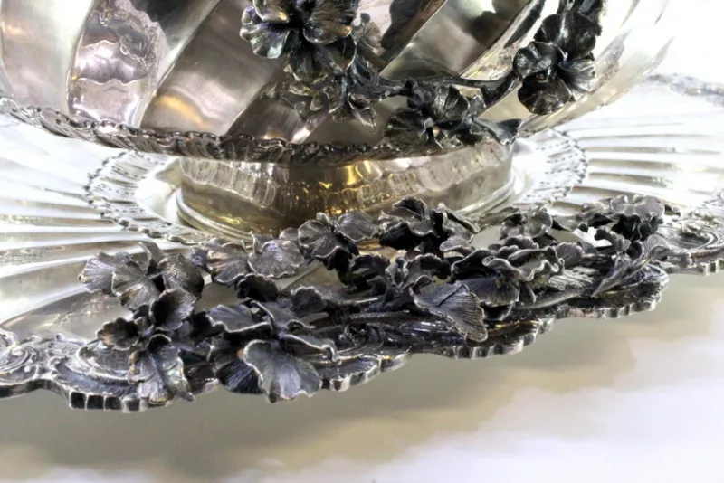 Pamono Silver Fruit Bowl with Raised Floral Motifs, Shell-Shaped Friezes, Spiral Body and Elliptical Base> Bowls