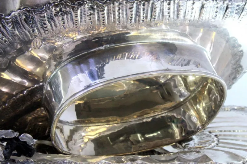 Pamono Silver Fruit Bowl with Raised Floral Motifs, Shell-Shaped Friezes, Spiral Body and Elliptical Base> Bowls