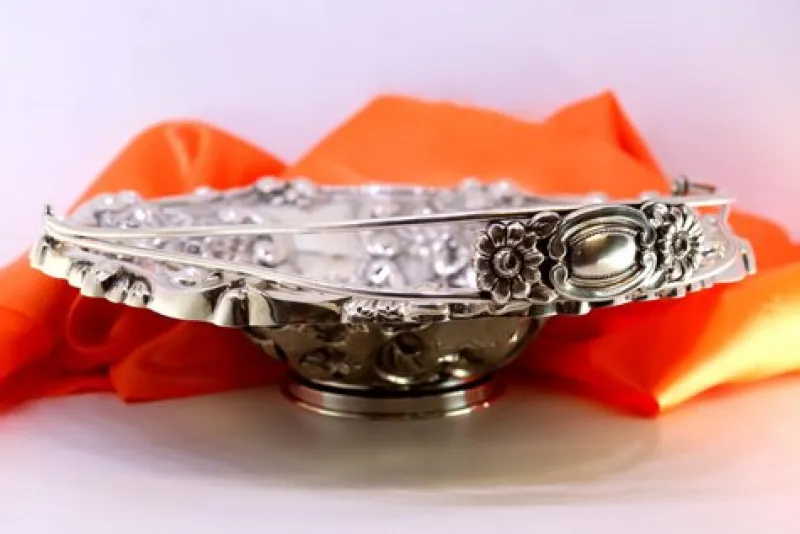 Best Pamono Silver Fruit Bowl with Shell Reliefs and Floral Motifs