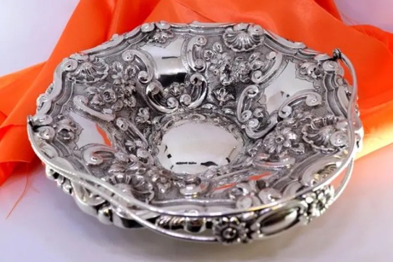 Best Pamono Silver Fruit Bowl with Shell Reliefs and Floral Motifs
