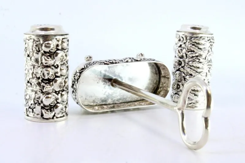 Pamono Silver Salt and Pepper Shakers with Embossed Floral Motifs> Salt & Pepper Shakers