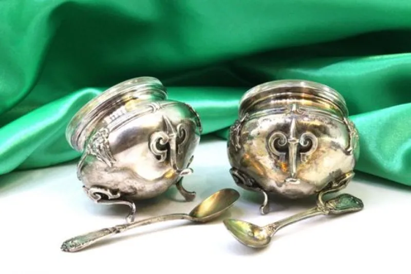 Pamono Silver Salt and Pepper Shakers with Glass Cores and Embossed Spoons, Set of 4> Salt & Pepper Shakers