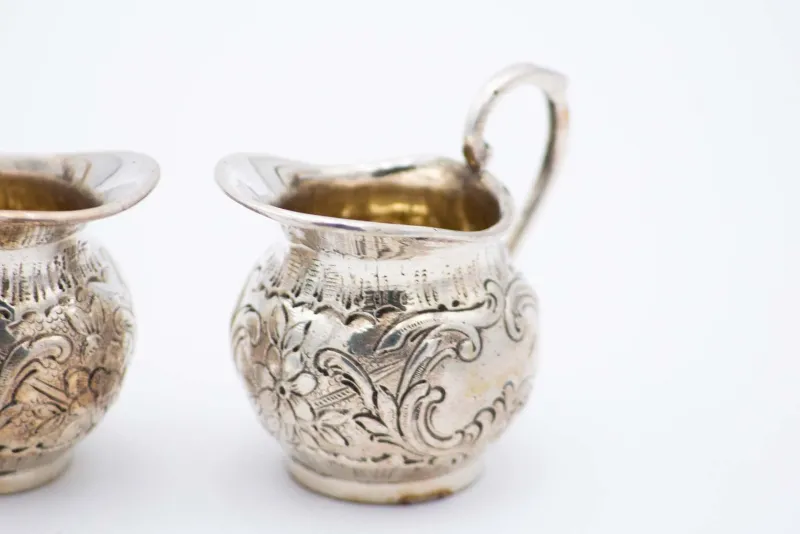 Pamono Silver Salt and Pepper Shakers with Embossed Floral Motifs, Set of 2> Salt & Pepper Shakers