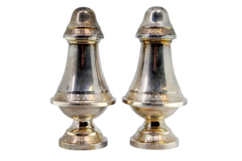 Pamono Silver Salt and Pepper Shakers with Engravings, Set of 2> Salt & Pepper Shakers
