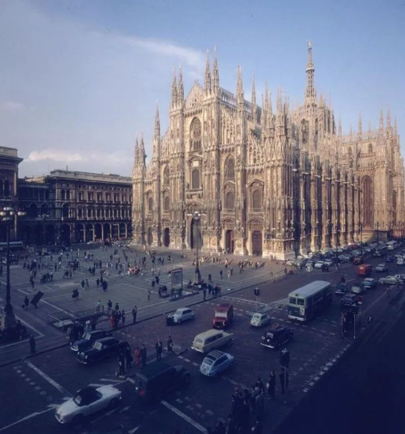 Outlet Pamono Slim Aarons, Milan Cathedral, 1960 / 2020s, Limited Edition Estate Stamped Photographic Print