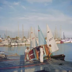 Pamono Slim Aarons, Sailing Dinghy, 1956 / 2020s, Limited Edition Estate Stamped Photographic Print> Photography