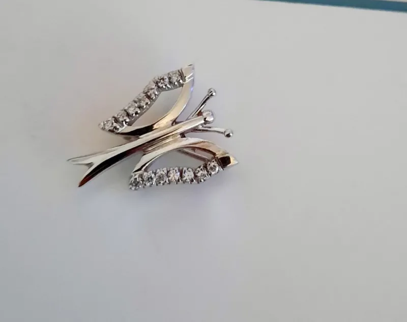 Pamono Small 14 Karat Gold Butterfly Brooch with Diamonds, 1980s