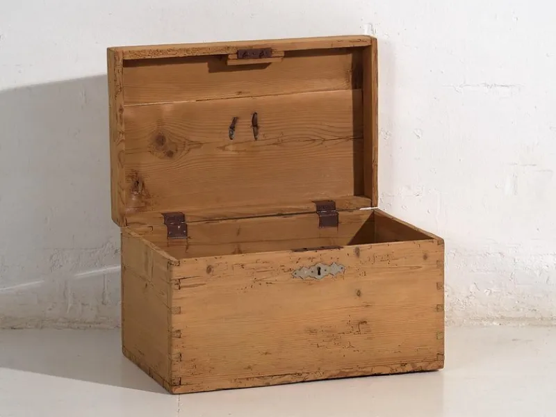 Pamono Small Antique Chest, 1920s> Trunks Crates & Baskets