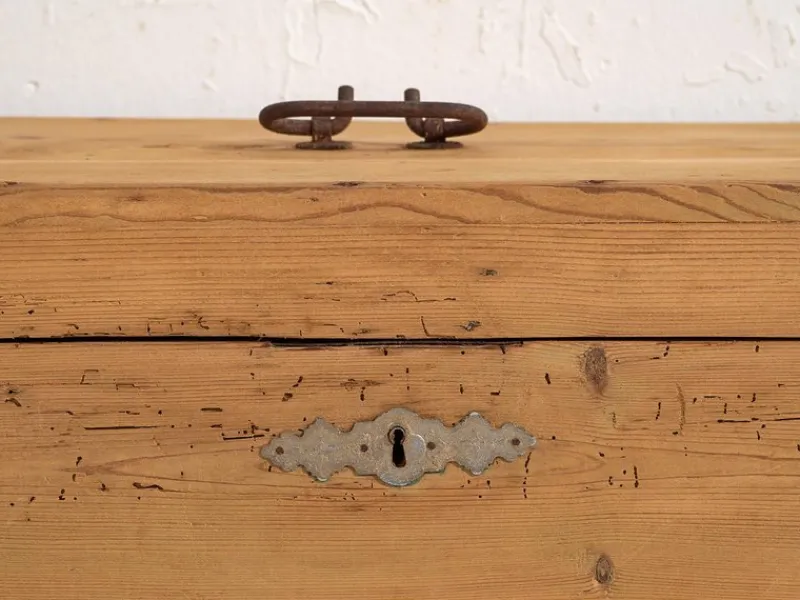 Pamono Small Antique Chest, 1920s> Trunks Crates & Baskets