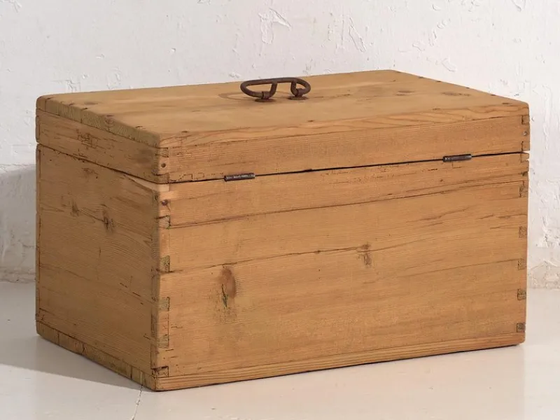 Pamono Small Antique Chest, 1920s> Trunks Crates & Baskets