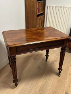Pamono Small Antique Writing or Side Table> Desks
