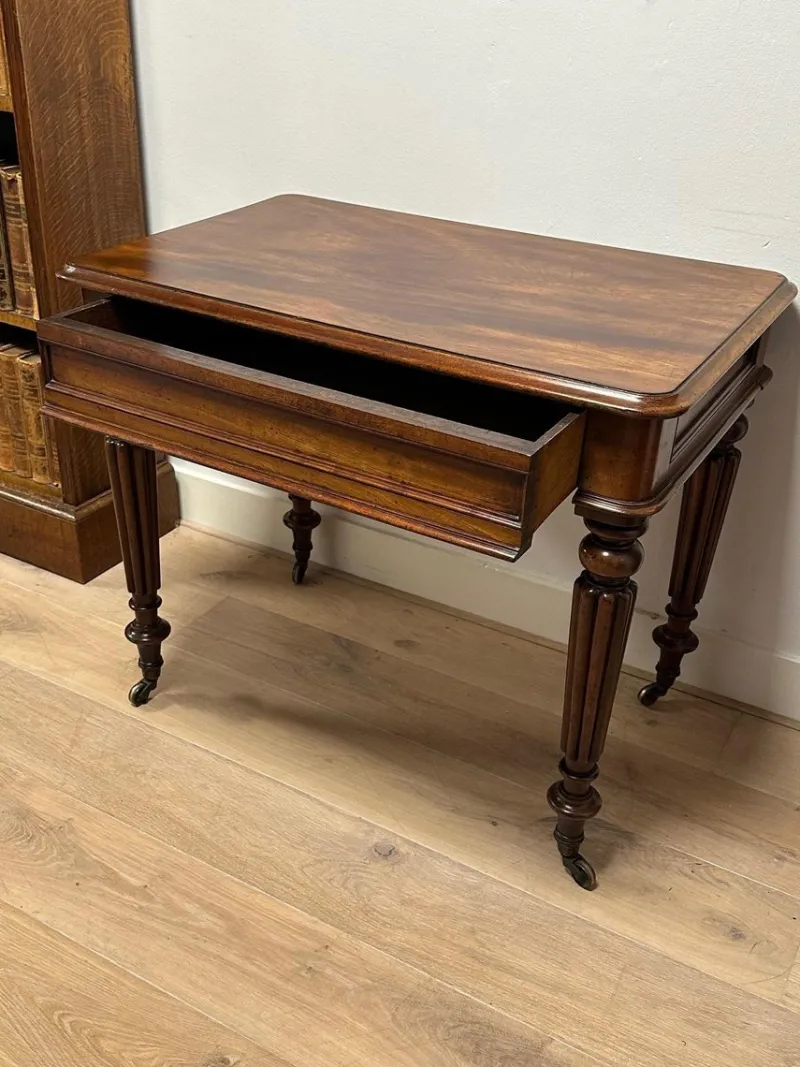 Pamono Small Antique Writing or Side Table> Desks