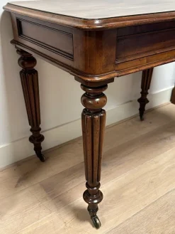 Pamono Small Antique Writing or Side Table><noscript><img width=