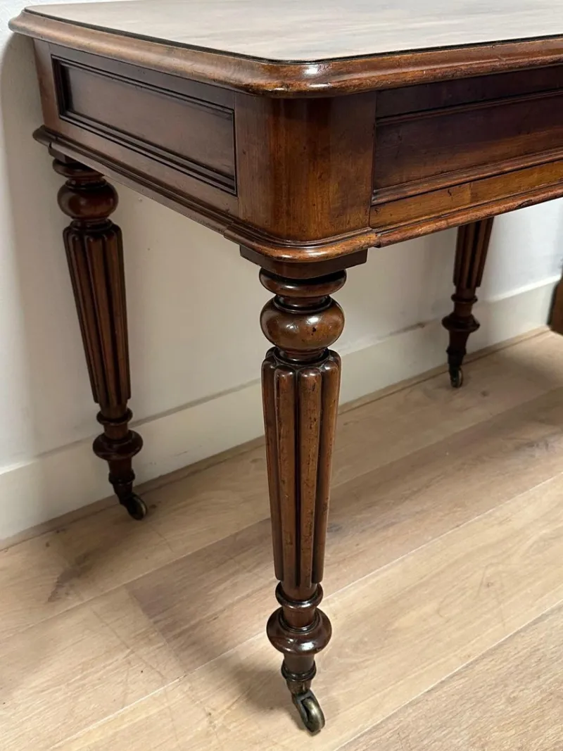 Pamono Small Antique Writing or Side Table> Desks