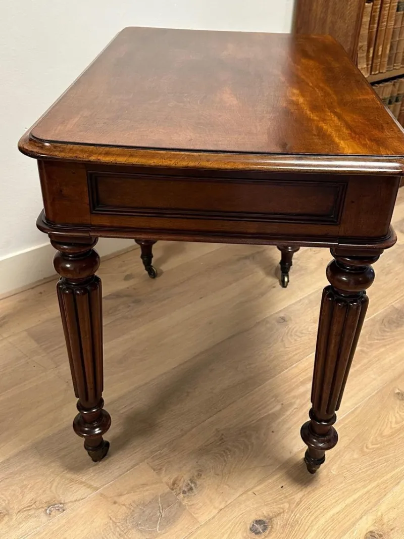 Pamono Small Antique Writing or Side Table> Desks