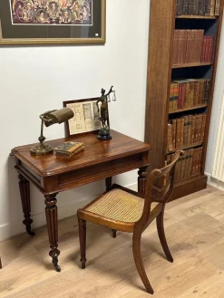 Pamono Small Antique Writing or Side Table><noscript><img width=