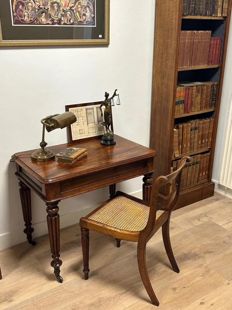 Pamono Small Antique Writing or Side Table> Desks