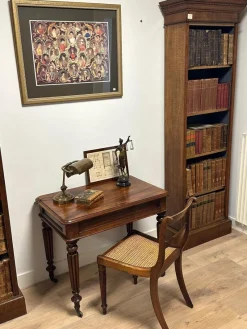 Pamono Small Antique Writing or Side Table><noscript><img width=