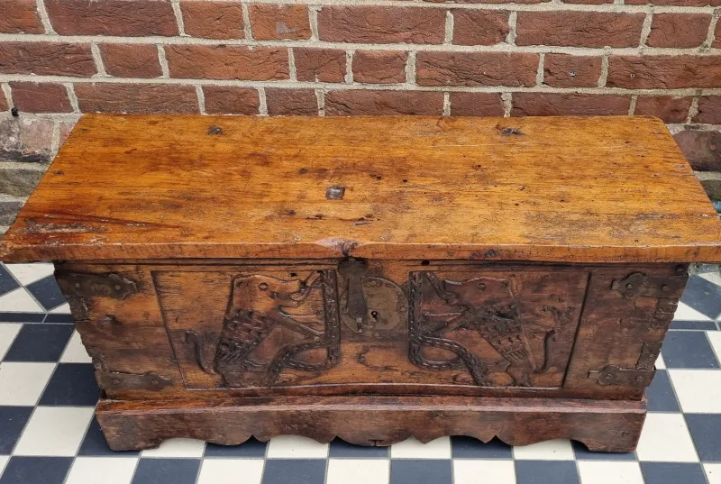 New Pamono Small Carved Walnut Coffer, Early 16th Century