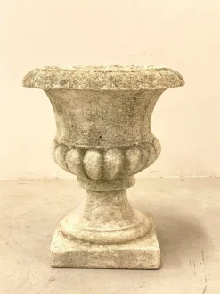 Pamono Small Concrete Vase, 1970s> Garden Accessories