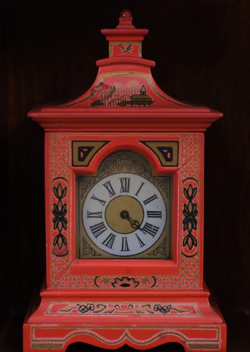 Pamono Small Franklin Mint Clocks with Wall Unit, 1980s, Set of 13> Clocks