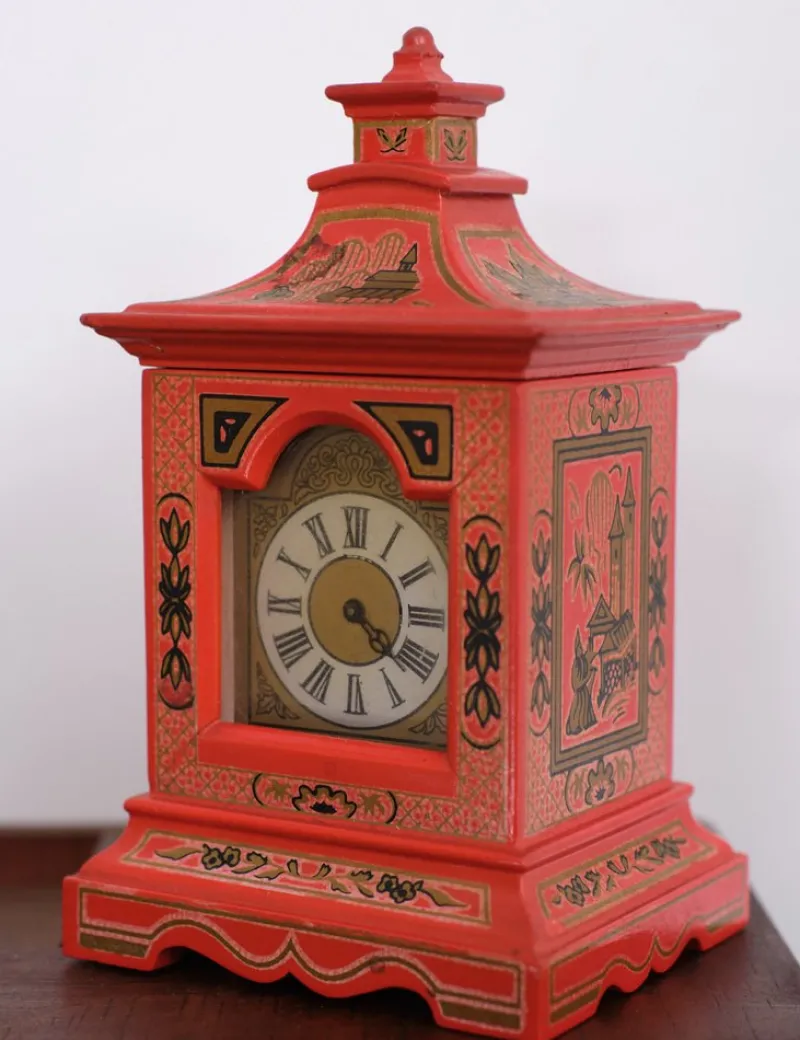 Pamono Small Franklin Mint Clocks with Wall Unit, 1980s, Set of 13> Clocks