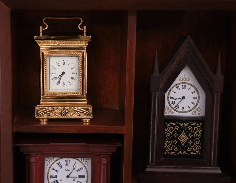 Pamono Small Franklin Mint Clocks with Wall Unit, 1980s, Set of 13> Clocks