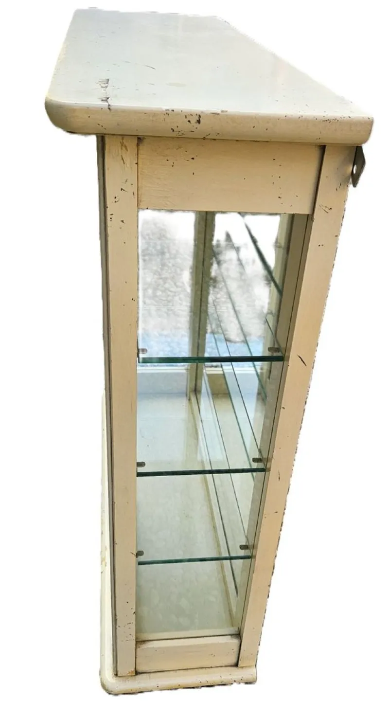 Discount Pamono Small French Wall-Mounted Display Case in Painted Wood, 1920s