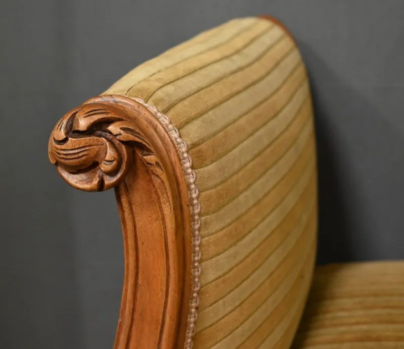 Sale Pamono Small Louis XV Style Bench with Armrests in Blond Mahogany, 1920s