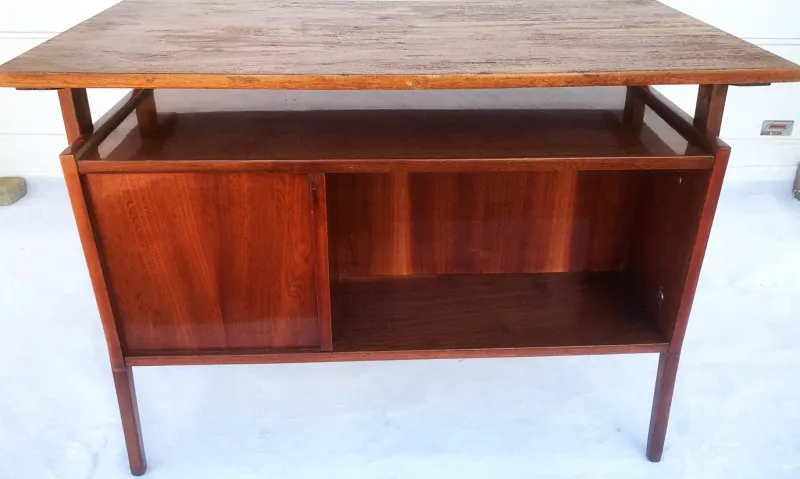 Pamono Small Mid-Century Modern Desk, 1950s-1970s> Desks