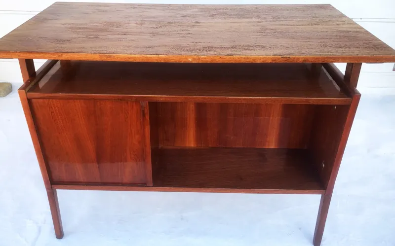 Pamono Small Mid-Century Modern Desk, 1950s-1970s> Desks