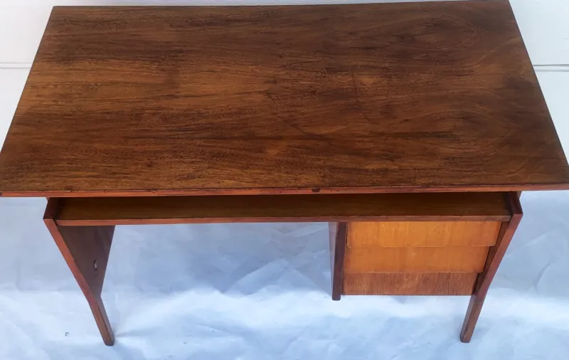 Pamono Small Mid-Century Modern Desk, 1950s-1970s> Desks