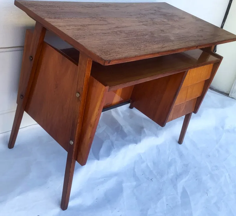 Pamono Small Mid-Century Modern Desk, 1950s-1970s> Desks