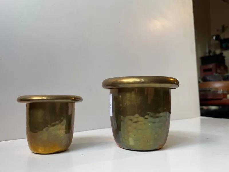 Pamono Small Swedish Grace Hammered Brass Planters, 1940s, Set of 2> Planters And Jardiniere