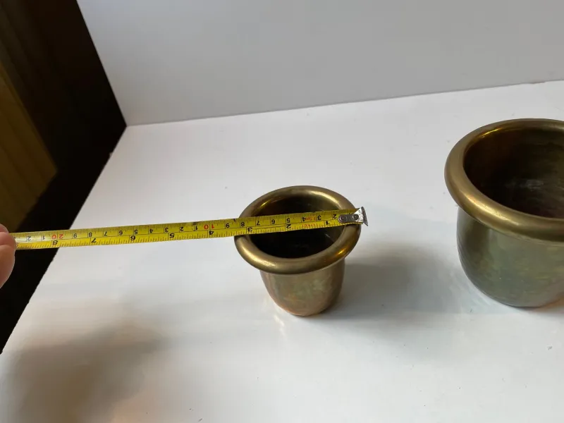 Pamono Small Swedish Grace Hammered Brass Planters, 1940s, Set of 2> Planters And Jardiniere