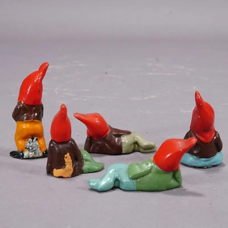 Pamono Small Terracotta Garden Gnomes, Germany, 1950s, Set of 5> Garden Accessories