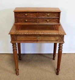 Discount Pamono Small Tiered Child's Desk in Solid Oak, Late 19th Century