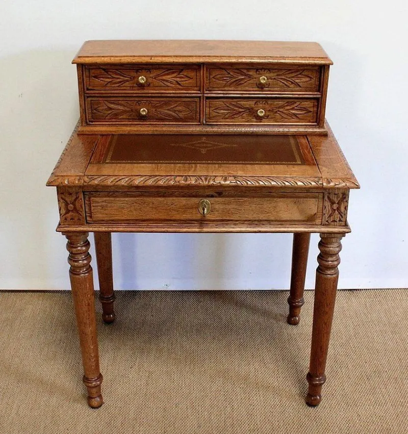Discount Pamono Small Tiered Child's Desk in Solid Oak, Late 19th Century