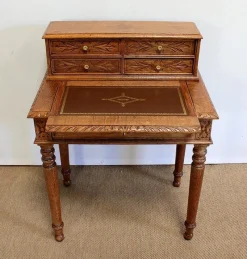 Discount Pamono Small Tiered Child's Desk in Solid Oak, Late 19th Century