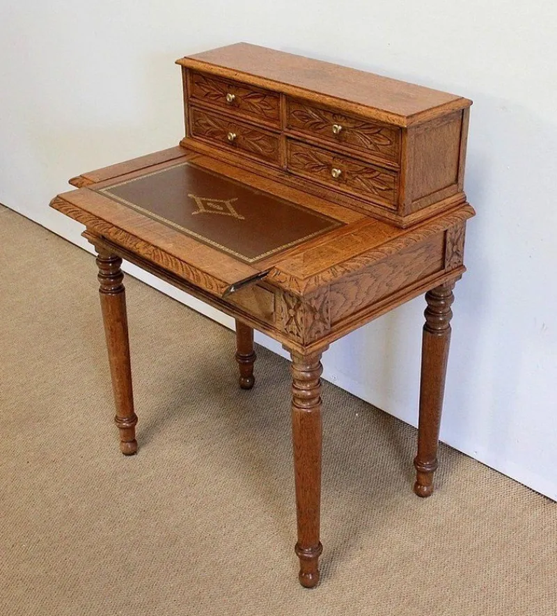 Discount Pamono Small Tiered Child's Desk in Solid Oak, Late 19th Century