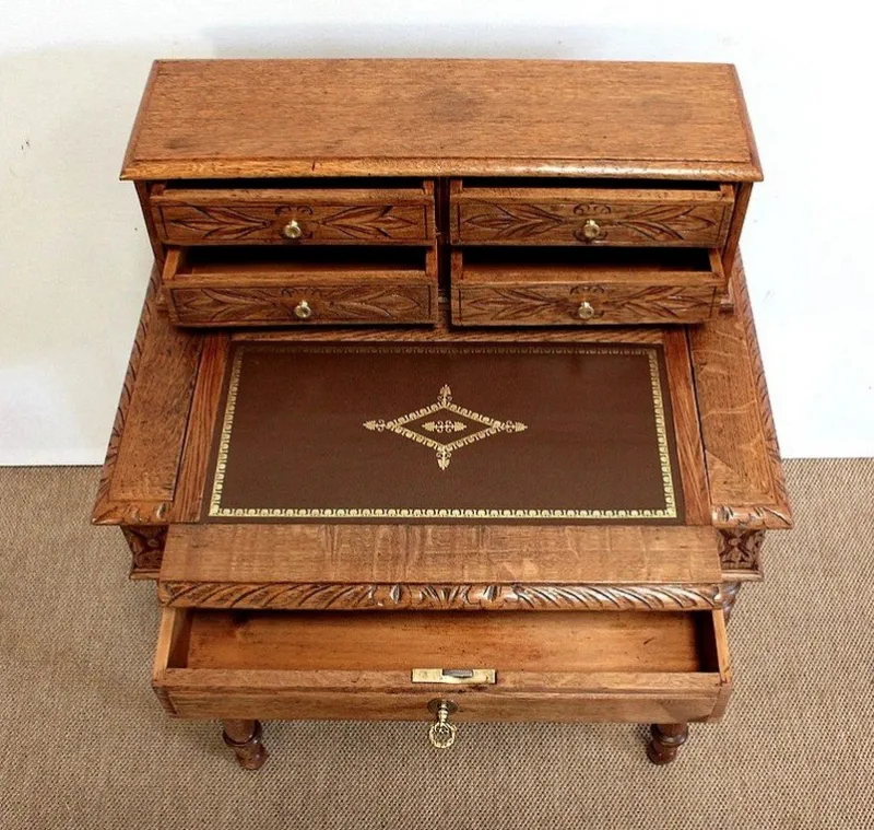 Discount Pamono Small Tiered Child's Desk in Solid Oak, Late 19th Century