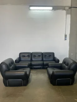 Outlet Pamono Sofa and Armchairs in Black Leather by Adriano Piazzesi, 1980s, Set of 3