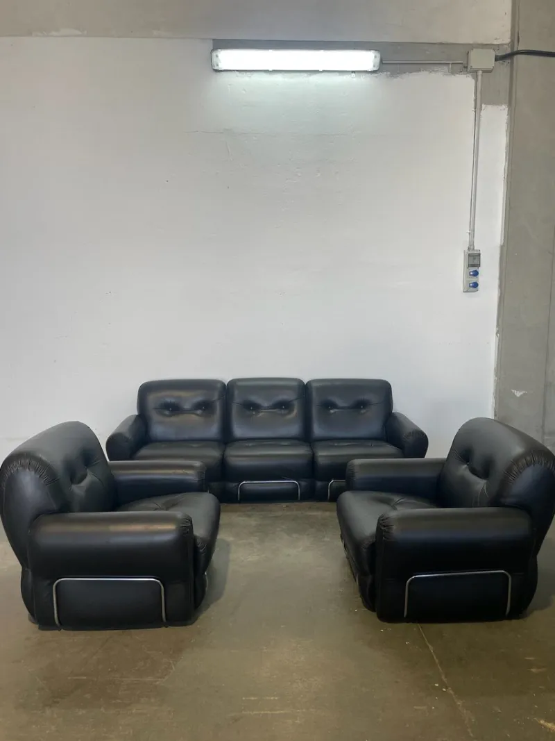 Outlet Pamono Sofa and Armchairs in Black Leather by Adriano Piazzesi, 1980s, Set of 3