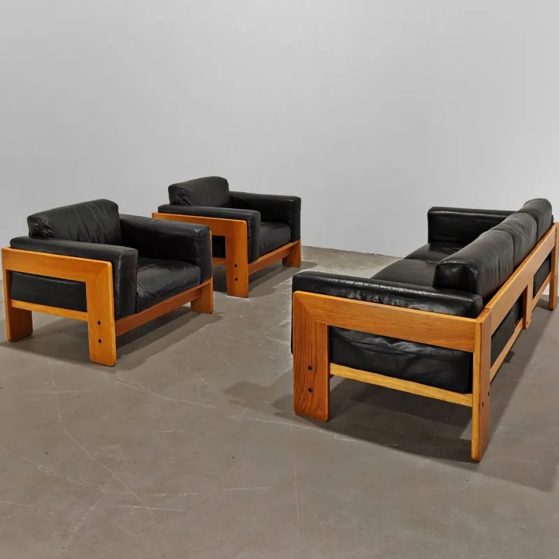 Pamono Sofa and Armchairs Mod. Bastiano in Oak Wood and Black Leather by Afra and Tobia Scarpa for Gavina, 1960s, Set of 3> Living Room Sets