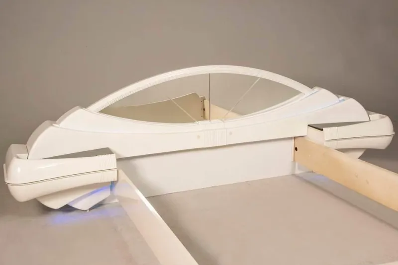 Pamono Space Age Bed in White Lacquered Wood from DBM Italia, 1970s> Beds & Bedroom Sets