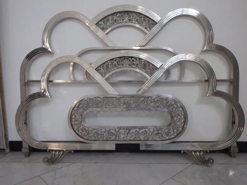 Pamono Spanish Art Deco Nickel Double Bed with Decorative Floral Elements, 1930, Set of 2> Beds & Bedroom Sets