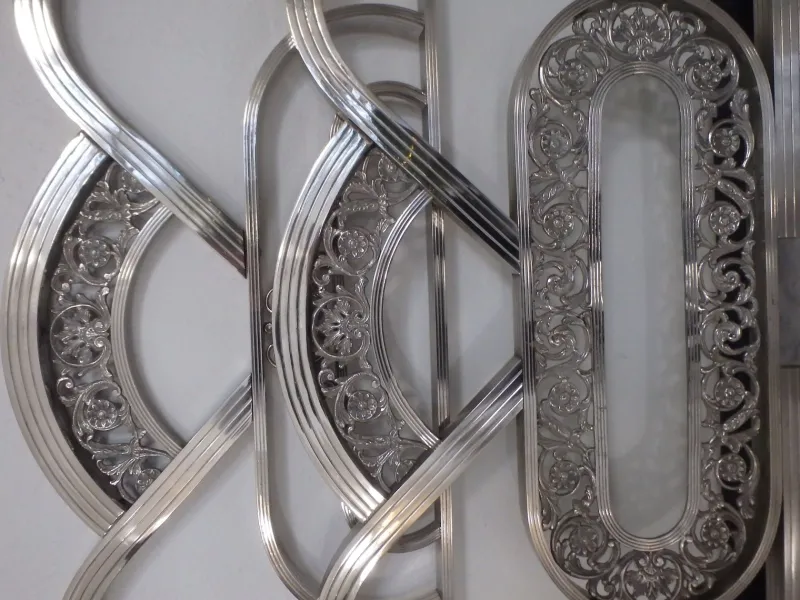 Pamono Spanish Art Deco Nickel Double Bed with Decorative Floral Elements, 1930, Set of 2> Beds & Bedroom Sets