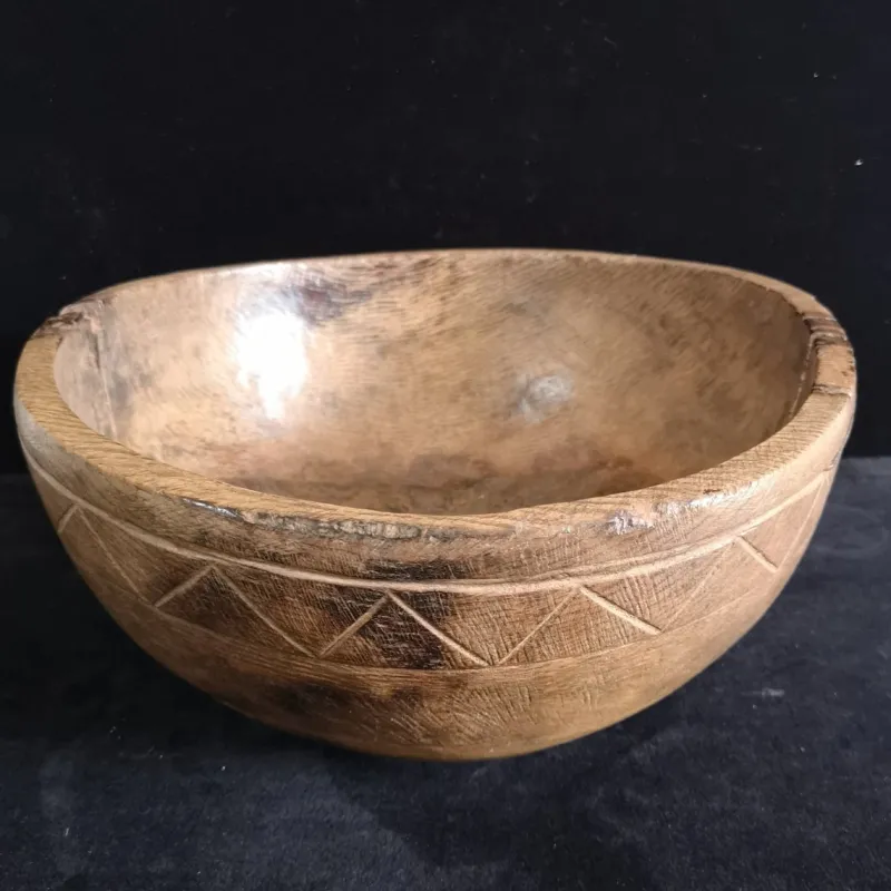 New Pamono Spanish Dug-Out Decorated Shepherd's Bowl in Oak, 1800s