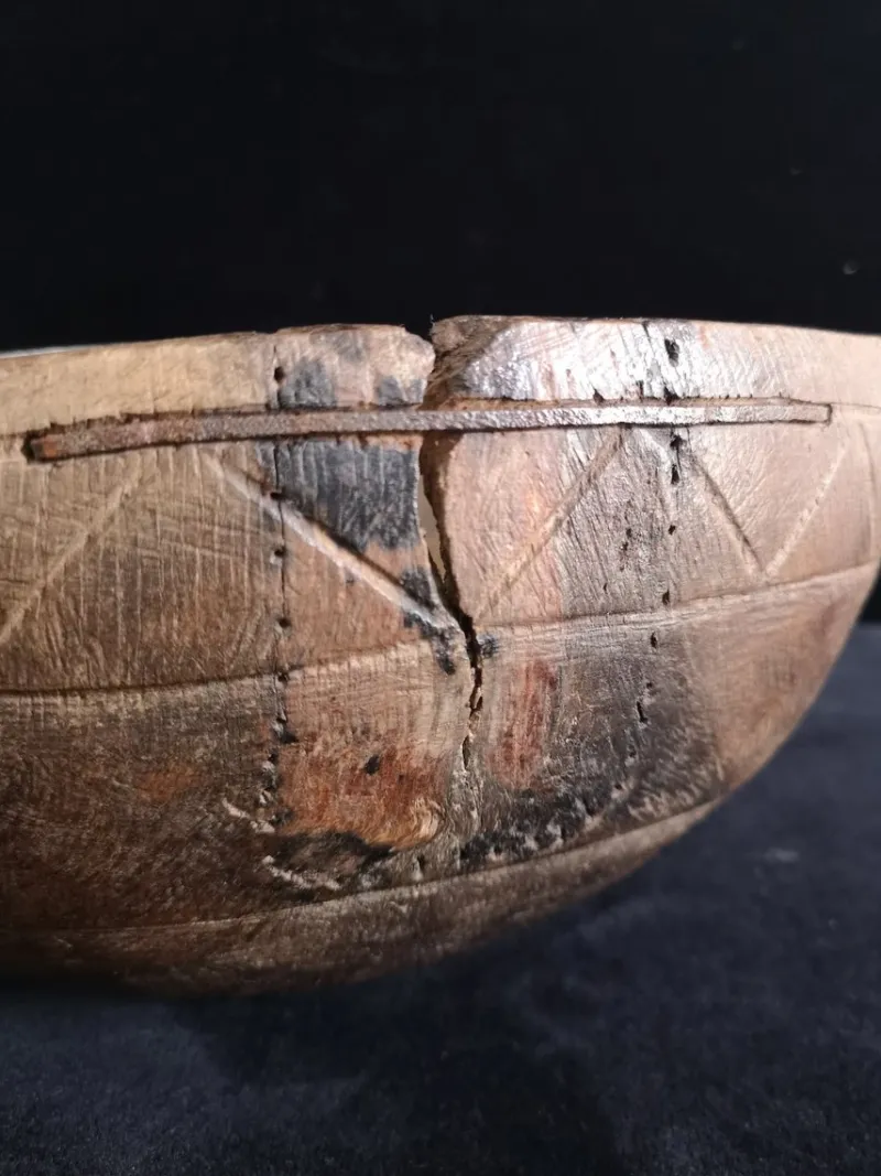 New Pamono Spanish Dug-Out Decorated Shepherd's Bowl in Oak, 1800s