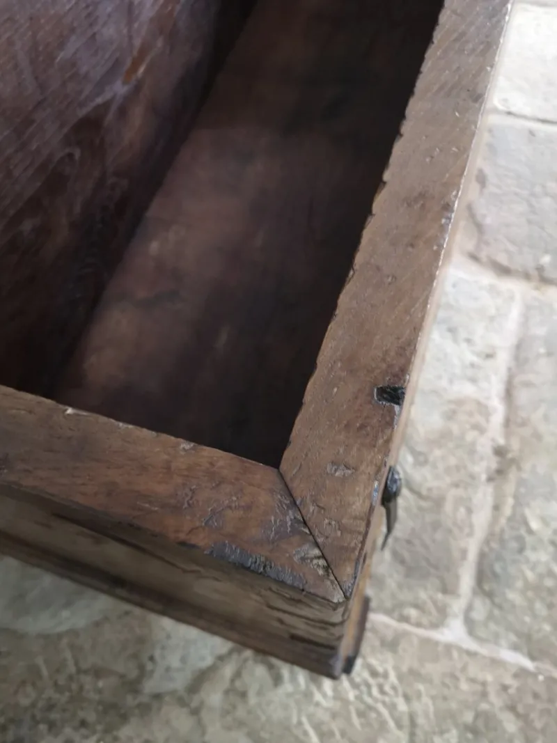 Pamono Spanish Walnut 6-Plank Chest, 17th Century> Trunks Crates & Baskets